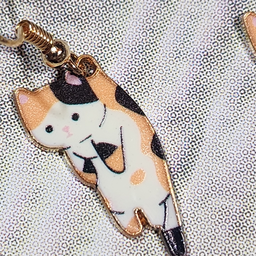 Calico cat hanging by his neck nap NWT enamel fish hook earrings - Picture 5 of 5